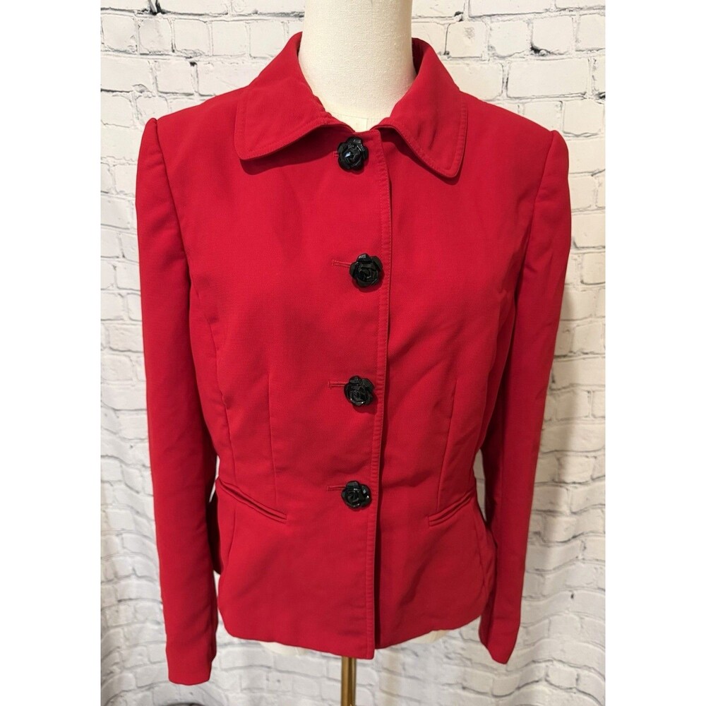 Tahari tailored red blazer featuring distinctive black rose-shaped buttons M